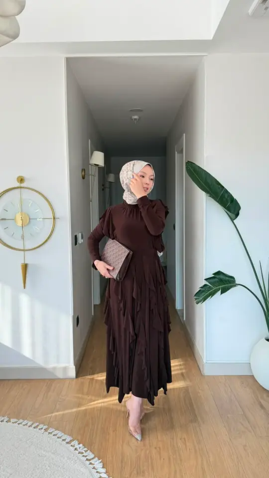 Yeni Sezon Gamze Sendy Fırfır Detaylı Tesettür Takım Kahverengi