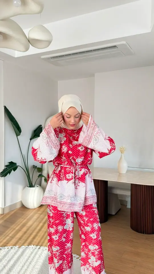 Yeni Sezon Viral Elena Desenli Takım Cupra Saten Kırmızı