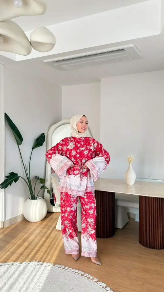 Yeni Sezon Viral Elena Desenli Takım Cupra Saten Kırmızı
