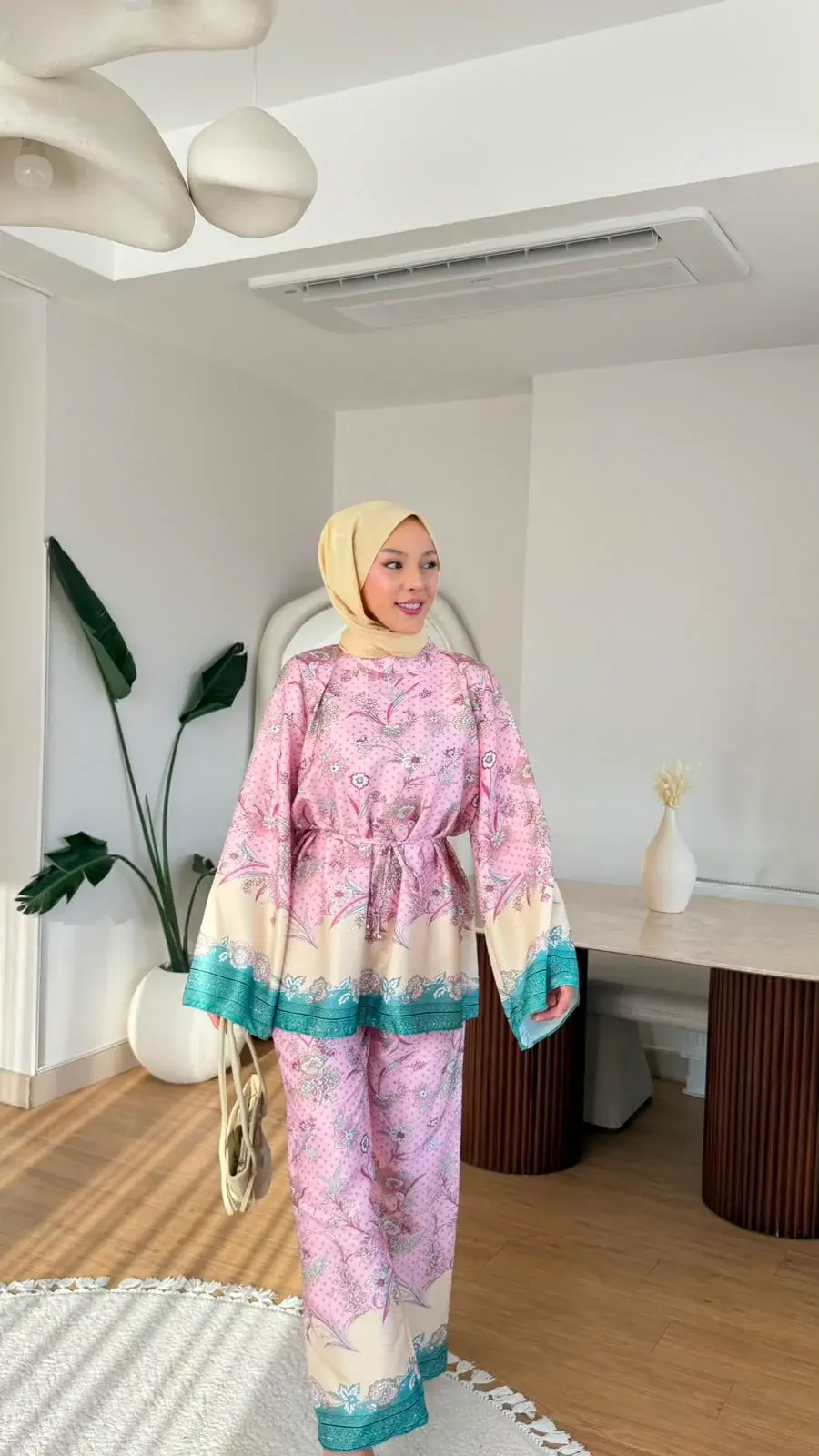 Yeni Sezon Viral Elena Desenli Takım Cupra Saten Pembe