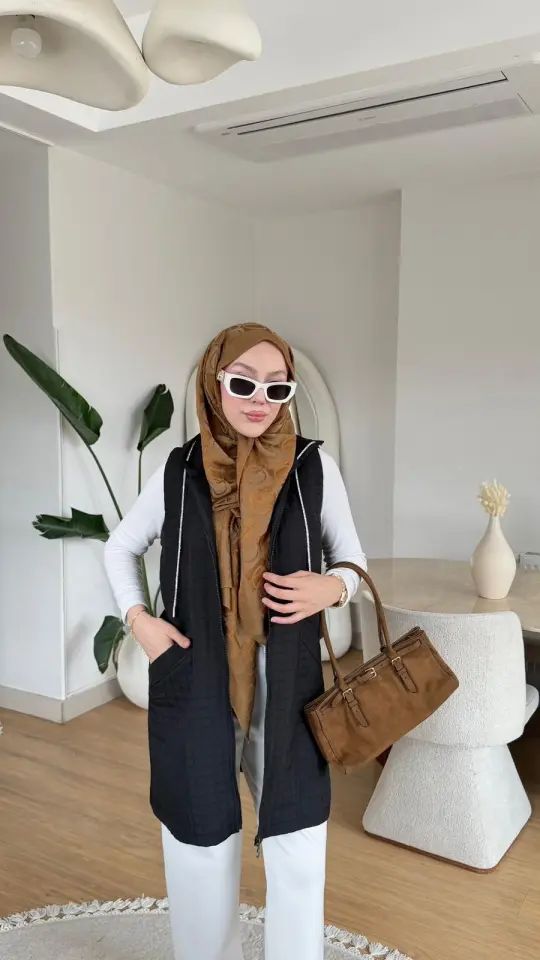Yeni Sezon Nesrin Kapitone Yelek Siyah
