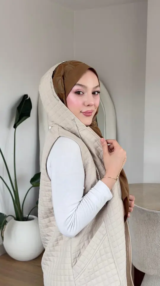 Yeni Sezon Nesrin Kapitone Yelek Beyaz