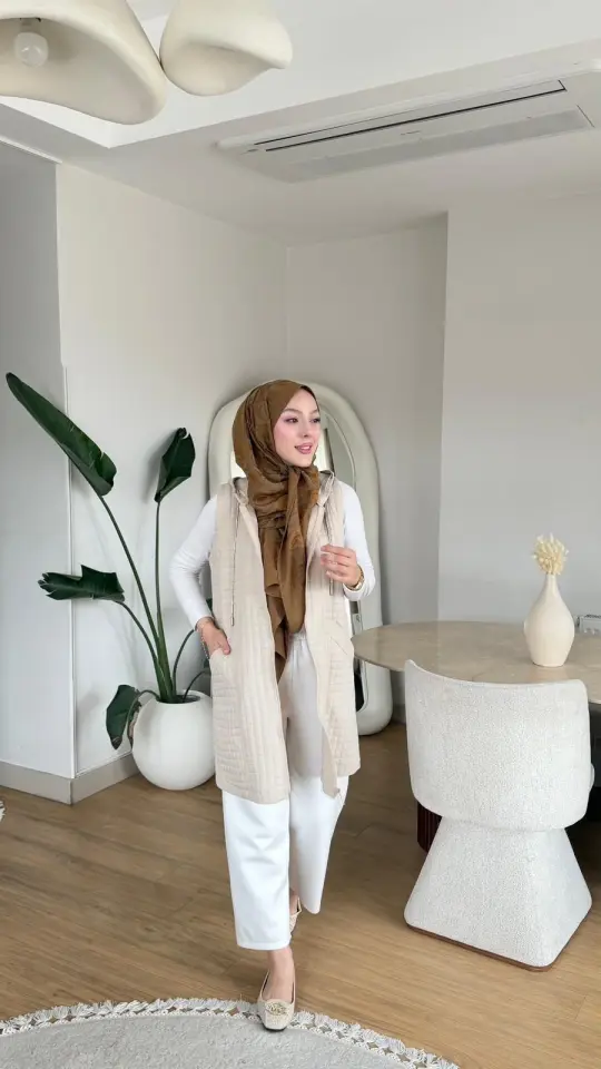 Yeni Sezon Nesrin Kapitone Yelek Beyaz