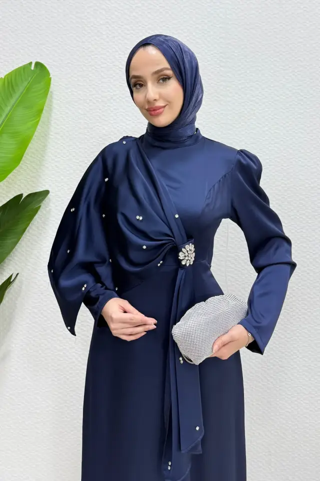 Yeni Sezon Lara Taşlı Broşlu Beg Saten Kumaş Tesettür Abiye Lacivert