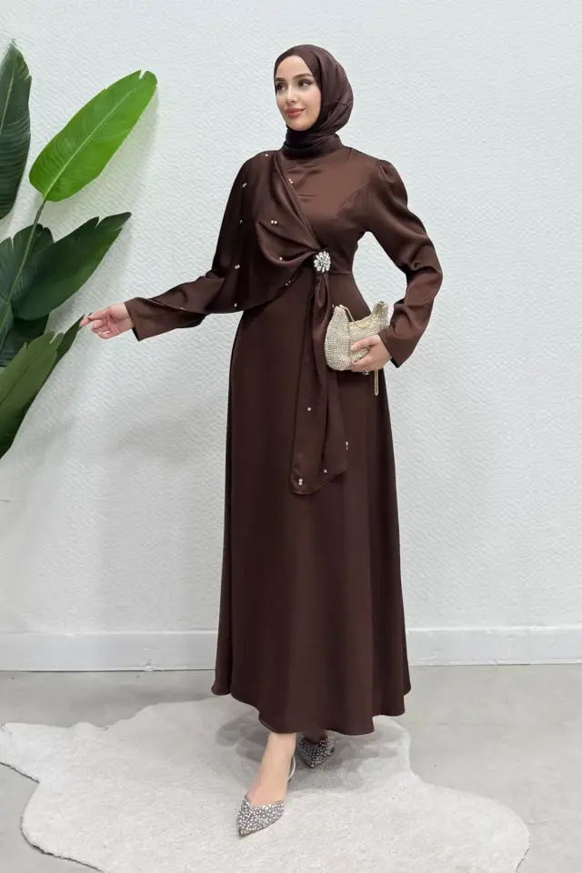 Yeni Sezon Lara Taşlı Broşlu Beg Saten Kumaş Tesettür Abiye Kahverengi